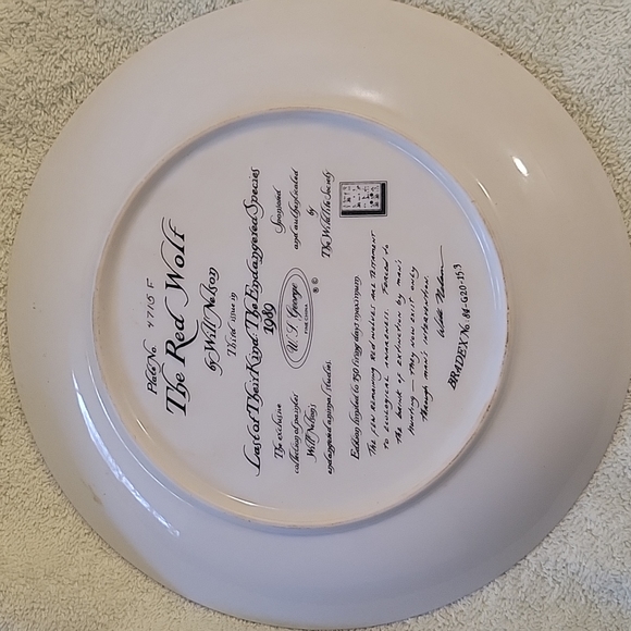 The Red Wolf Collectors Plate - Picture 2 of 3